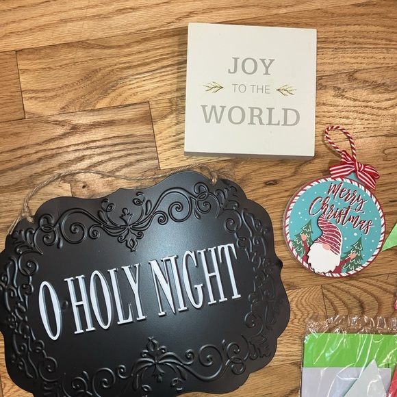 Christmas Bundle - 14 Pieces - (12 NEW and 2 Gently Used) - Picture 4 of 7